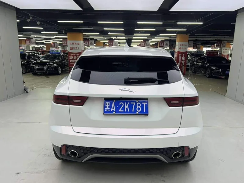 Jaguar E-PACE — фото 8