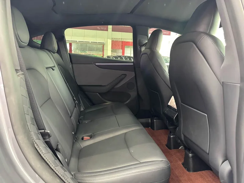 Tesla Model Y — фото 17