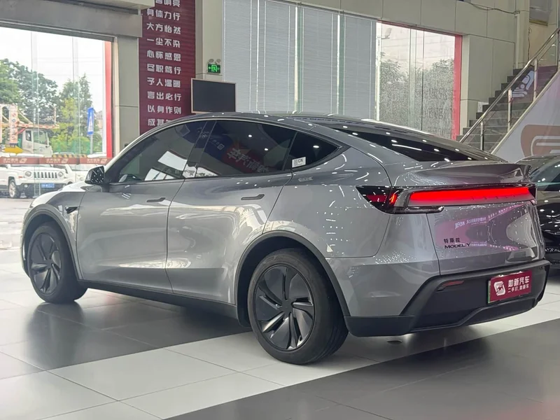 Tesla Model Y — фото 4