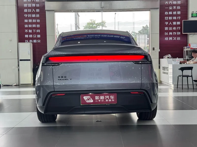 Tesla Model Y — фото 6
