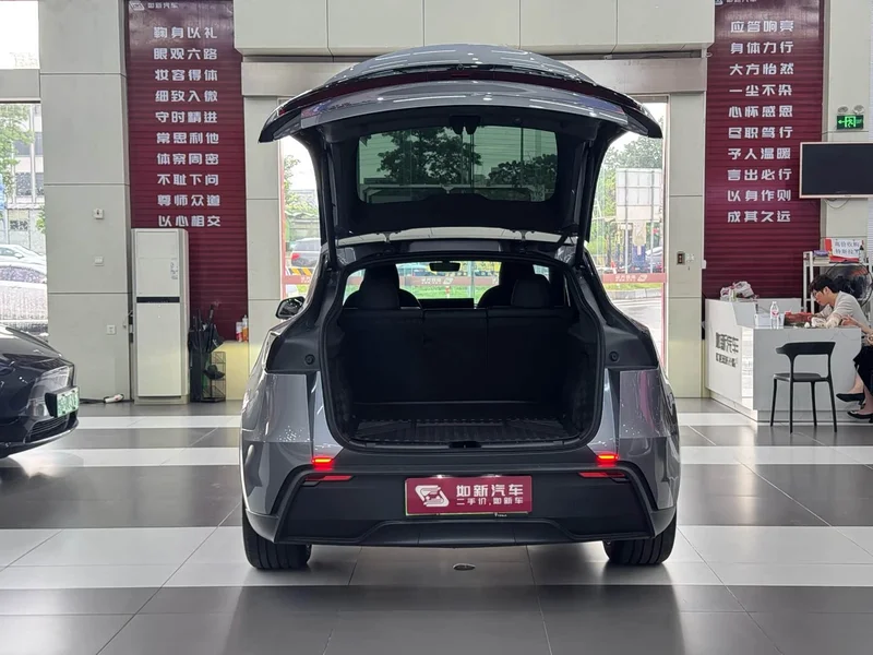 Tesla Model Y — фото 8
