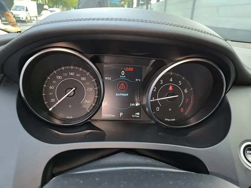 Jaguar E-PACE — фото 12