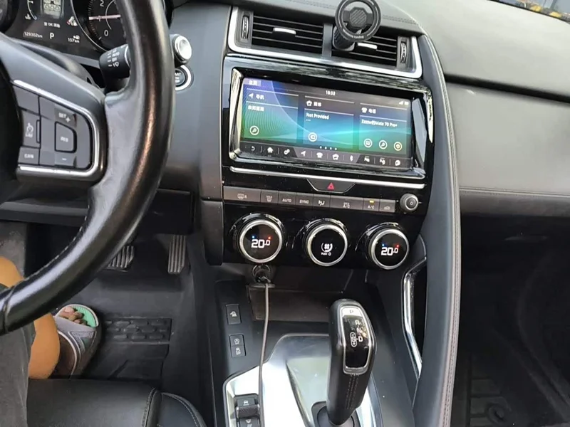 Jaguar E-PACE — фото 14