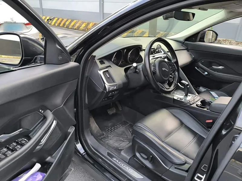 Jaguar E-PACE — фото 17