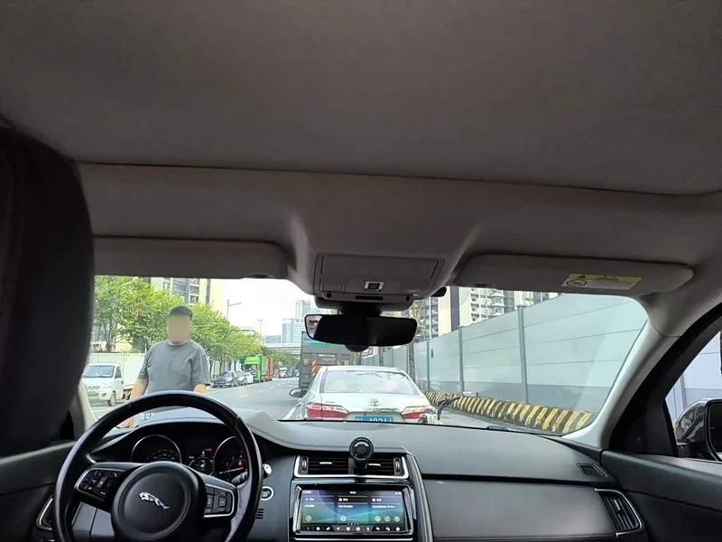 Jaguar E-PACE — фото 19