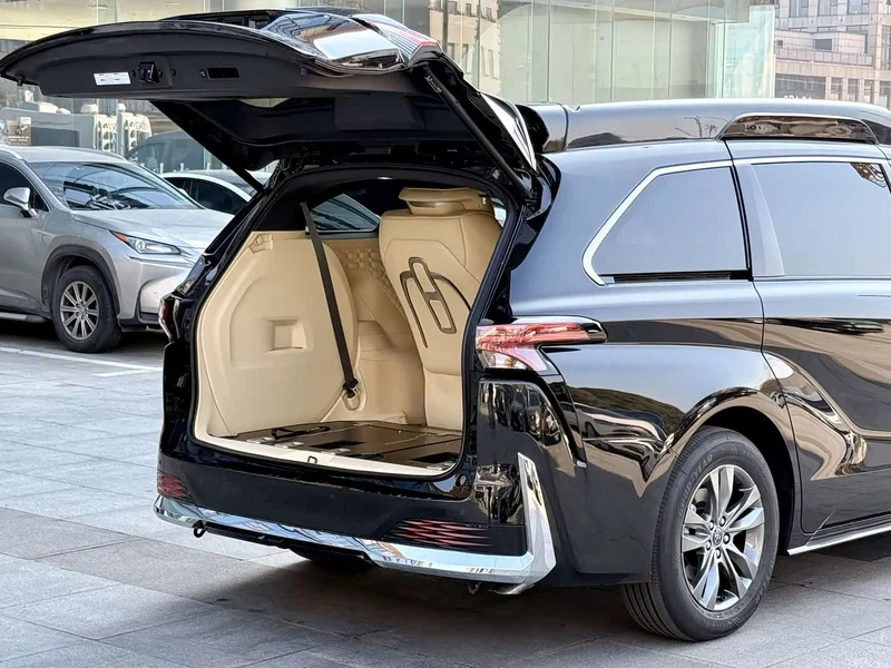 Toyota Sienna — фото 15