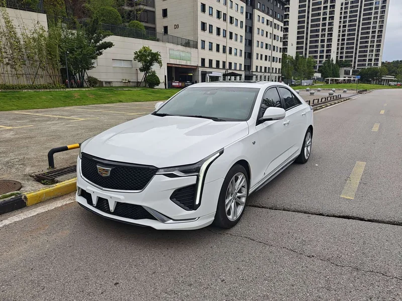 Cadillac CT4 — фото 1