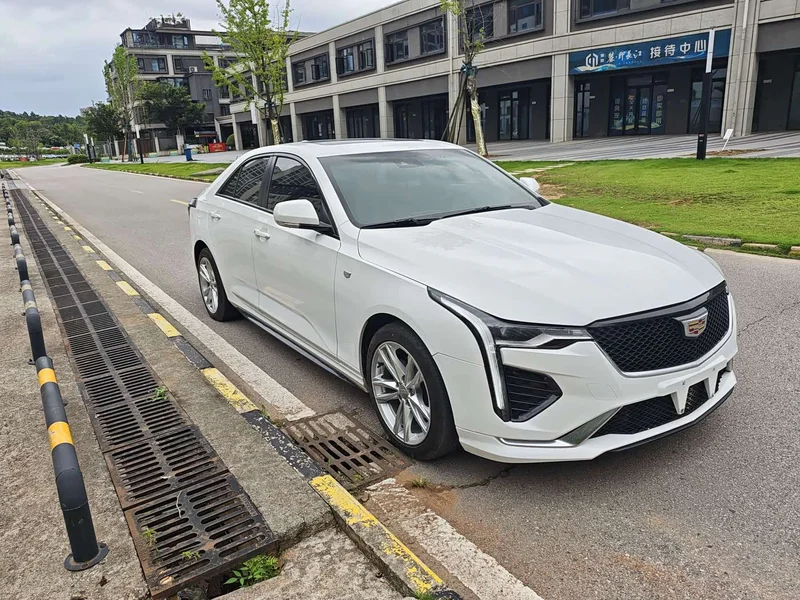 Cadillac CT4 — фото 3