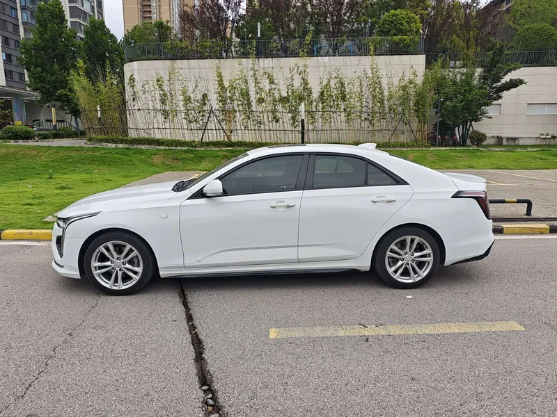 Cadillac CT4 — фото 4