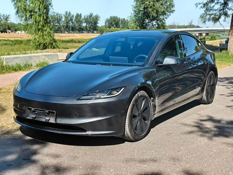 Tesla Model 3 — фото 1