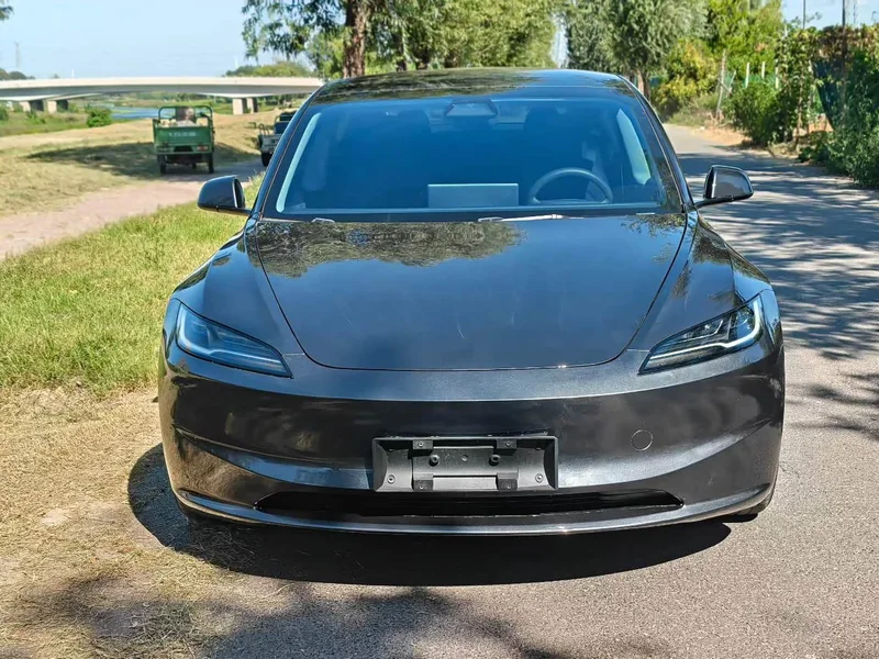 Tesla Model 3 — фото 3
