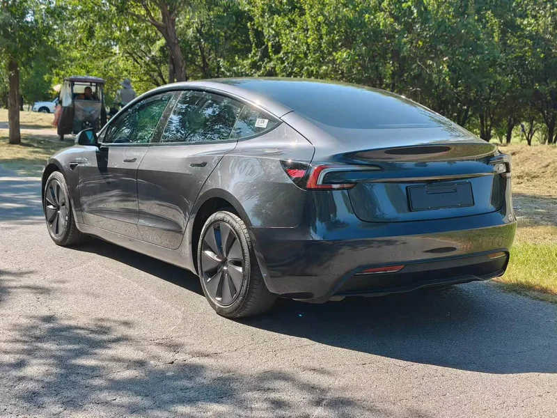 Tesla Model 3 — фото 10