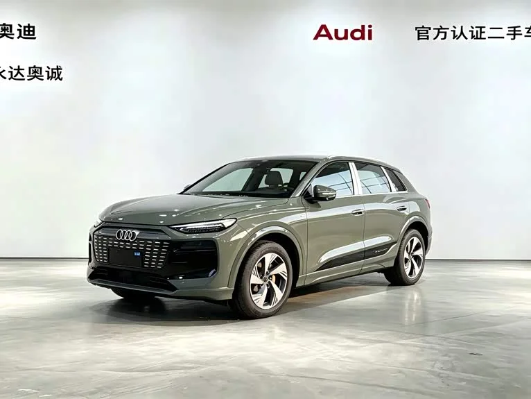Audi Q6L e-tron — фото 1