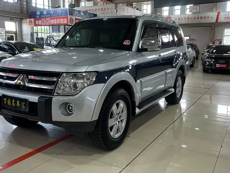 Mitsubishi Pajero (Imported) — фото 1