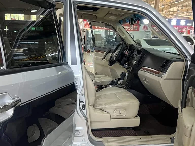 Mitsubishi Pajero (Imported) — фото 15