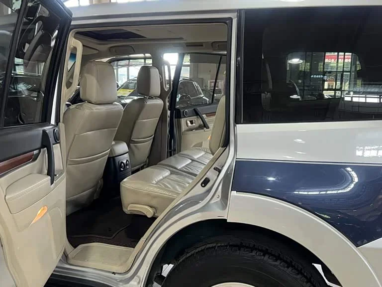 Mitsubishi Pajero (Imported) — фото 17