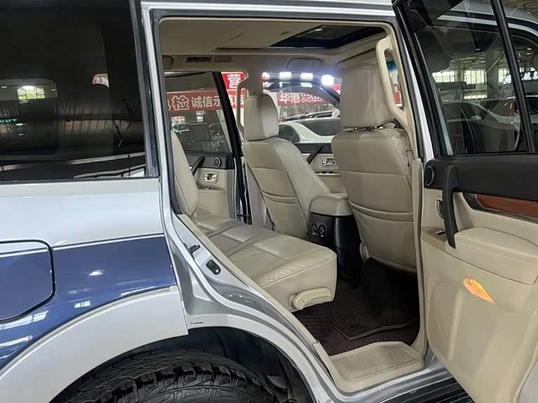 Mitsubishi Pajero (Imported) — фото 19