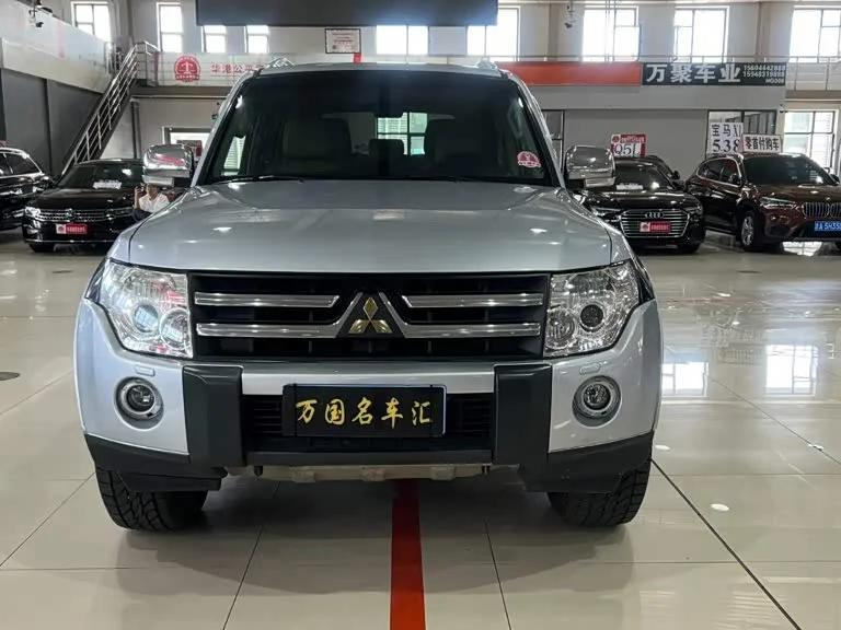 Mitsubishi Pajero (Imported) — фото 2