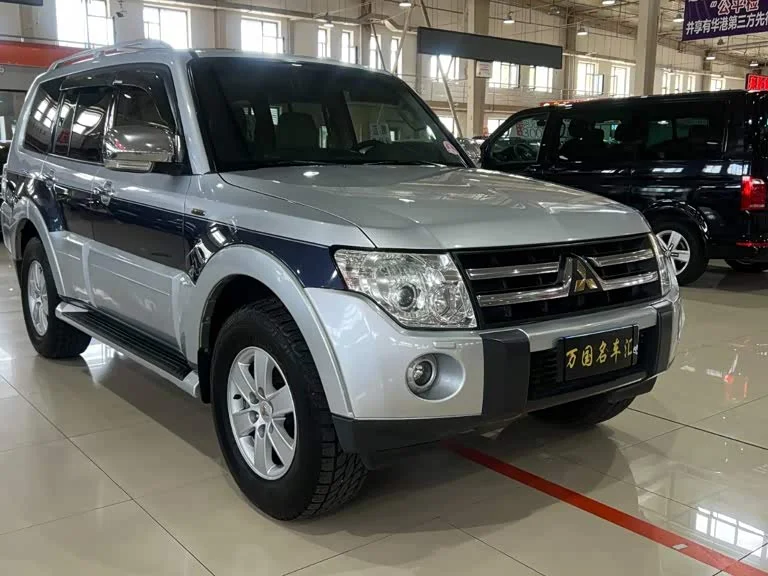 Mitsubishi Pajero (Imported) — фото 3