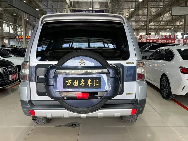 Mitsubishi Pajero (Imported) — фото 4