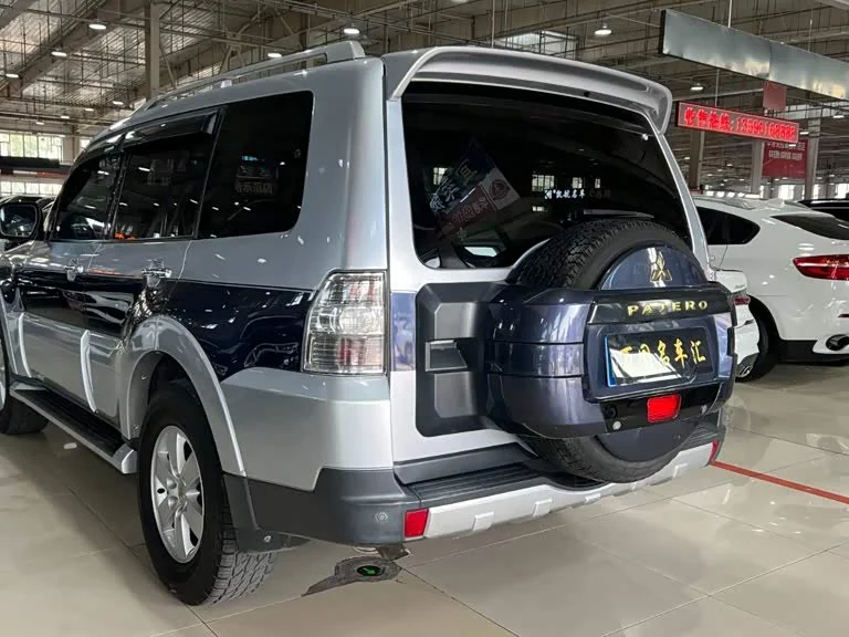Mitsubishi Pajero (Imported) — фото 6