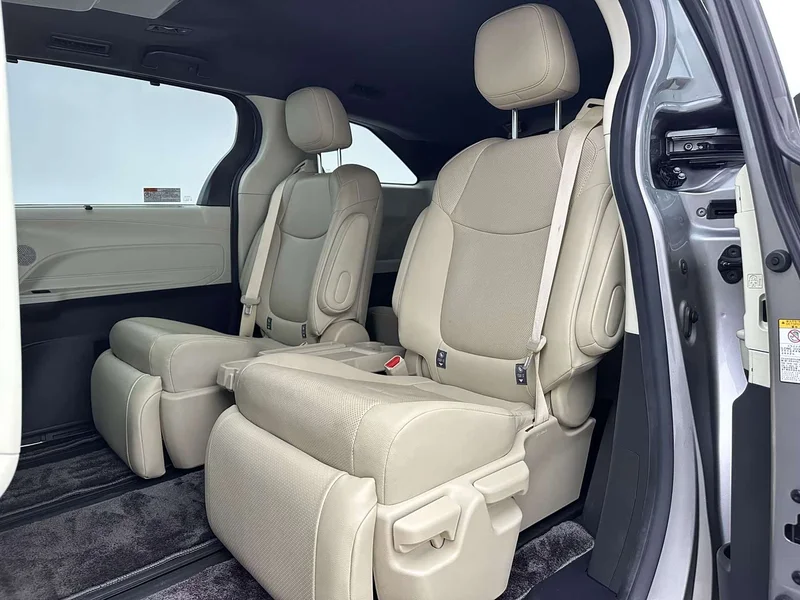 Toyota Sienna — фото 15