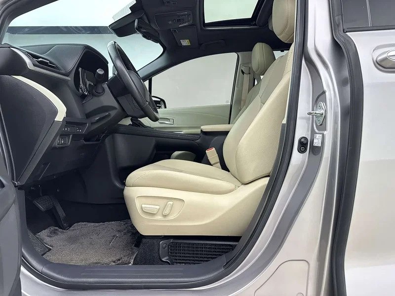 Toyota Sienna — фото 17