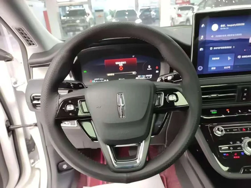 Jeep Renegade — фото 12