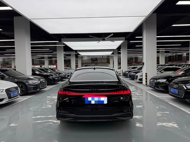 Audi A7L — фото 14