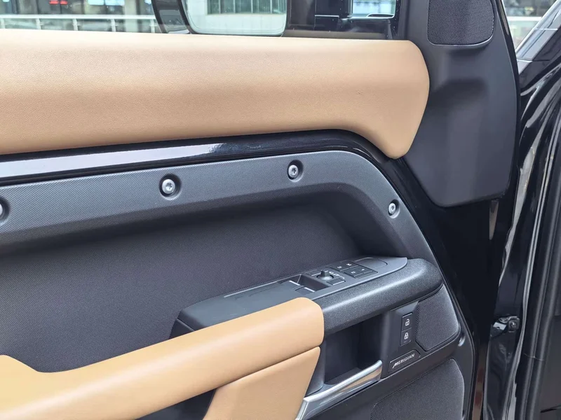 Land Rover Defender — фото 14