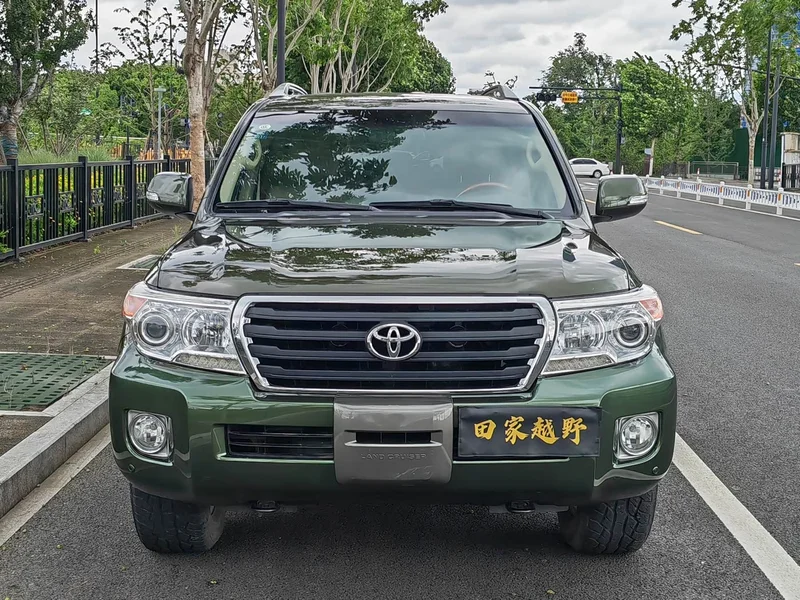 Toyota Land Cruiser (Imported) — фото 1