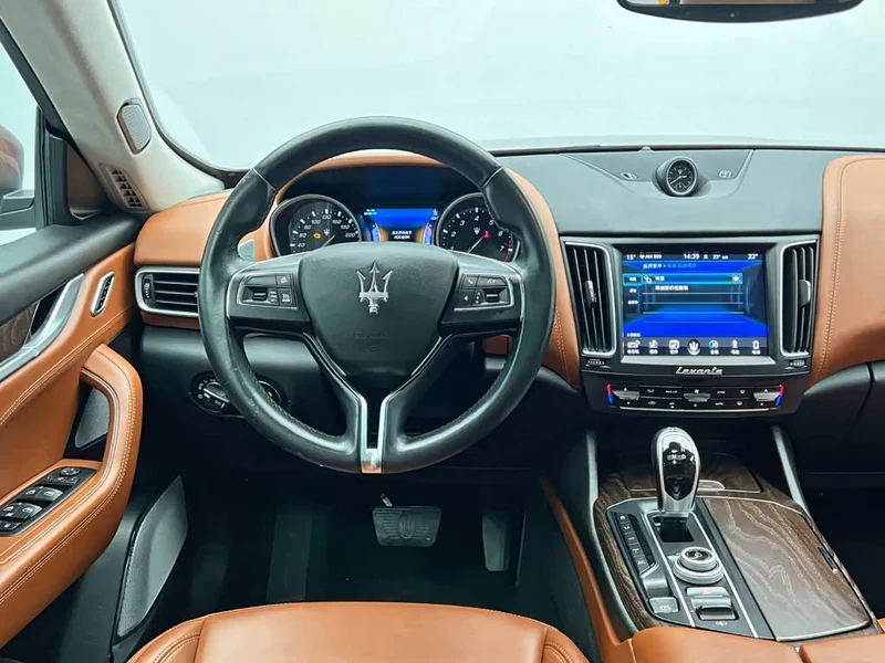 Maserati Levante — фото 23