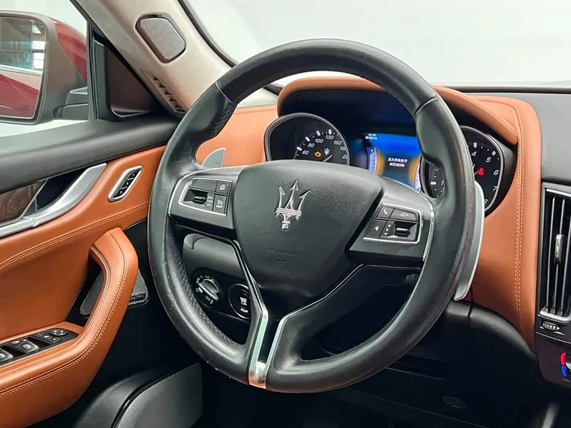 Maserati Levante — фото 24