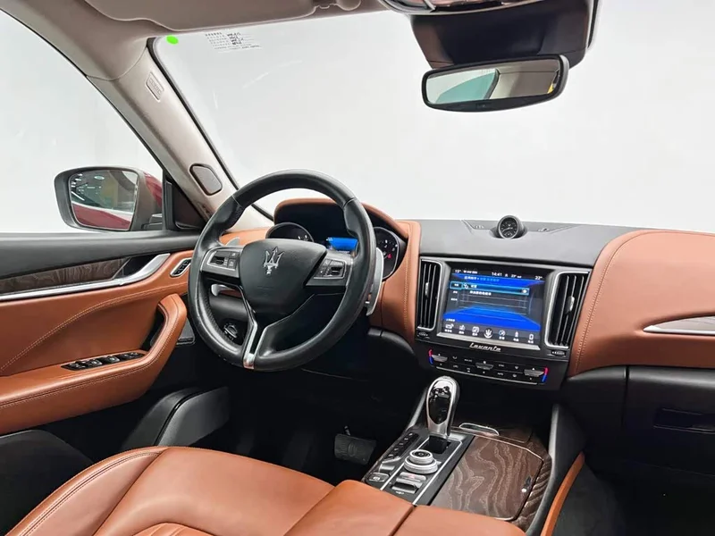 Maserati Levante — фото 27