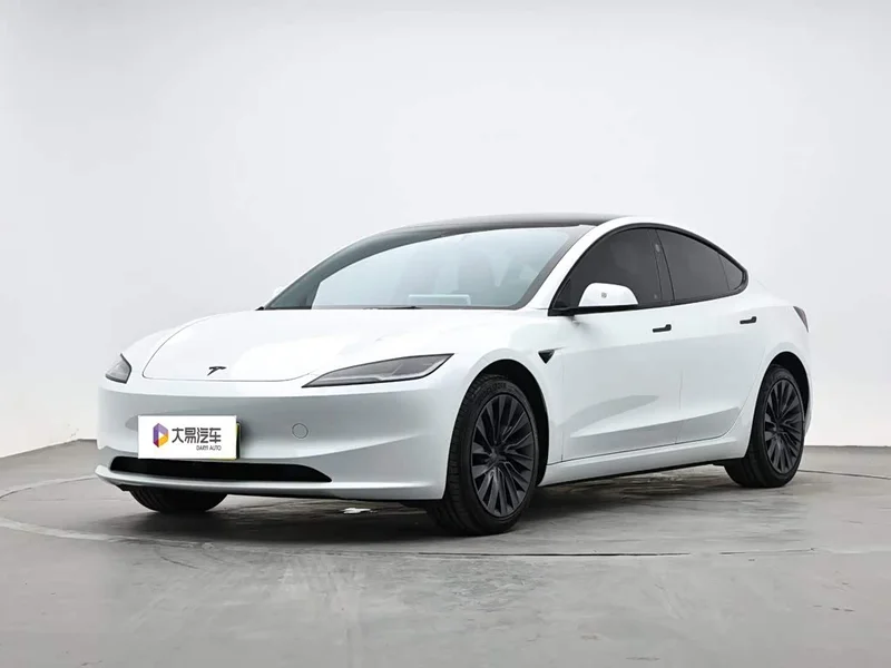 Tesla Model 3 — фото 1