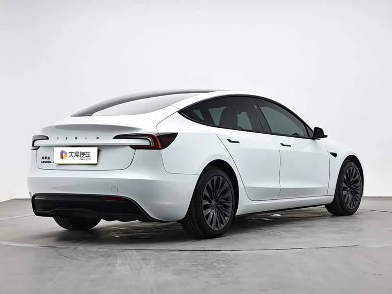 Tesla Model 3 — фото 3
