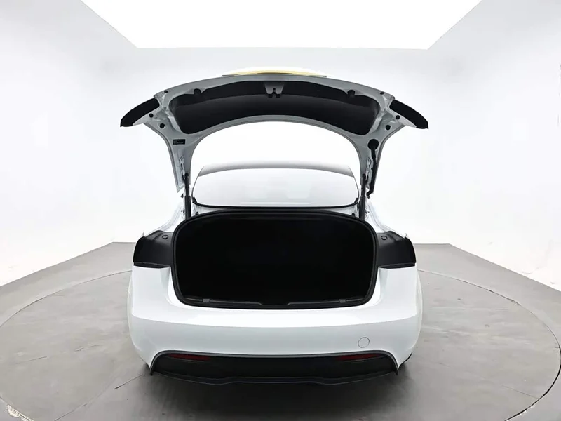 Tesla Model 3 — фото 8