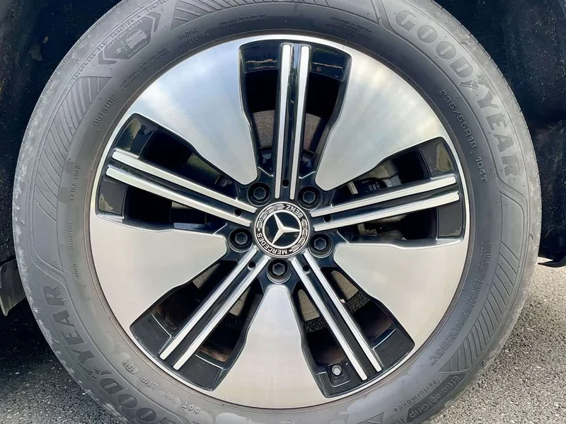 Mercedes-Benz EQB — фото 12