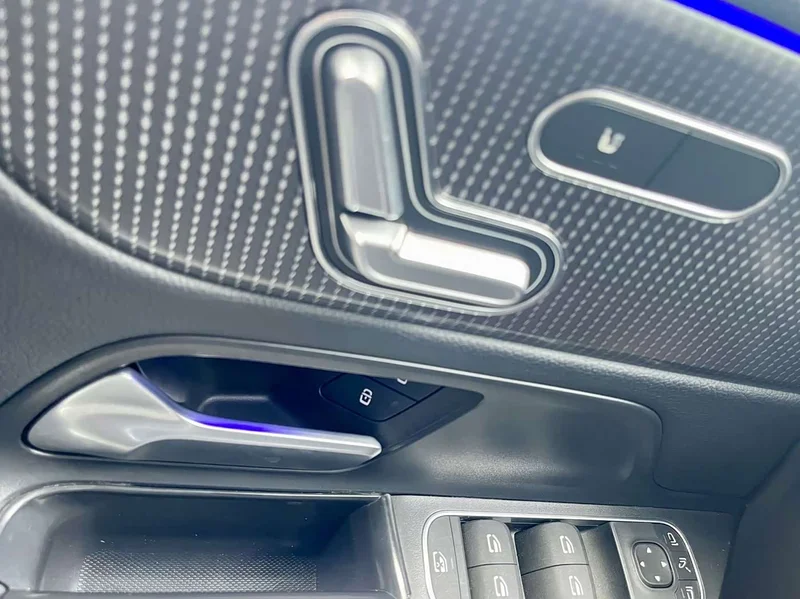 Mercedes-Benz EQB — фото 15