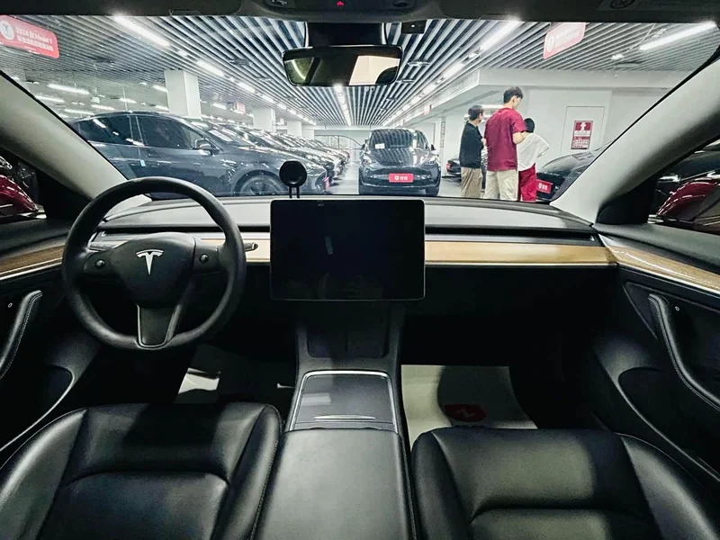 Tesla Model 3 — фото 5