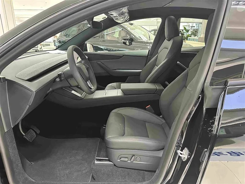 Tesla Model Y — фото 13
