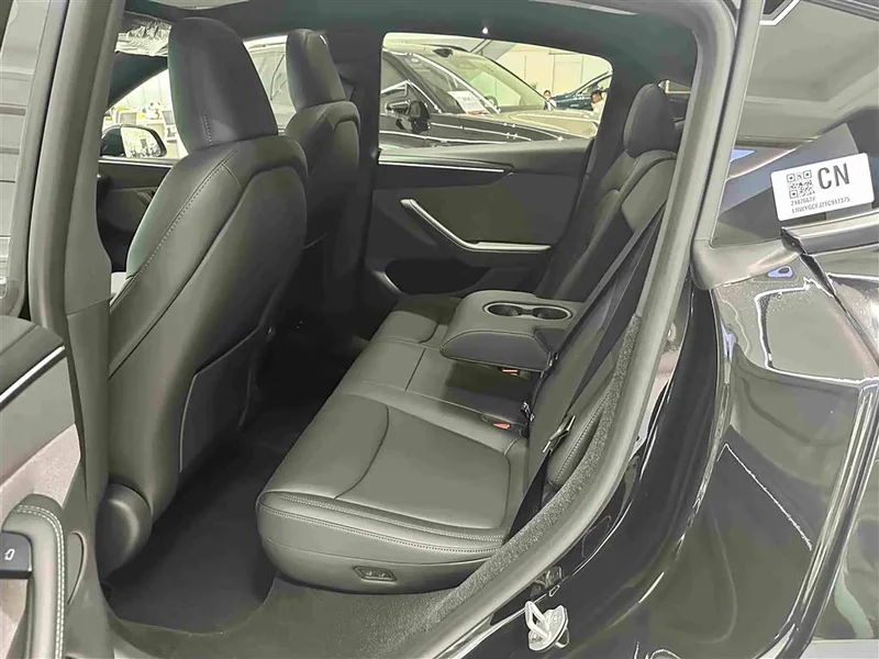Tesla Model Y — фото 15