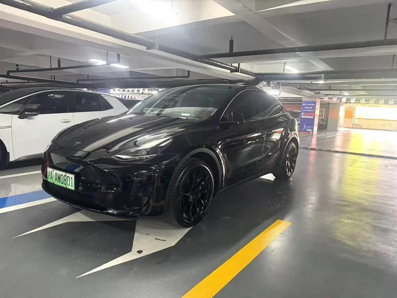 Tesla Model Y — фото 1