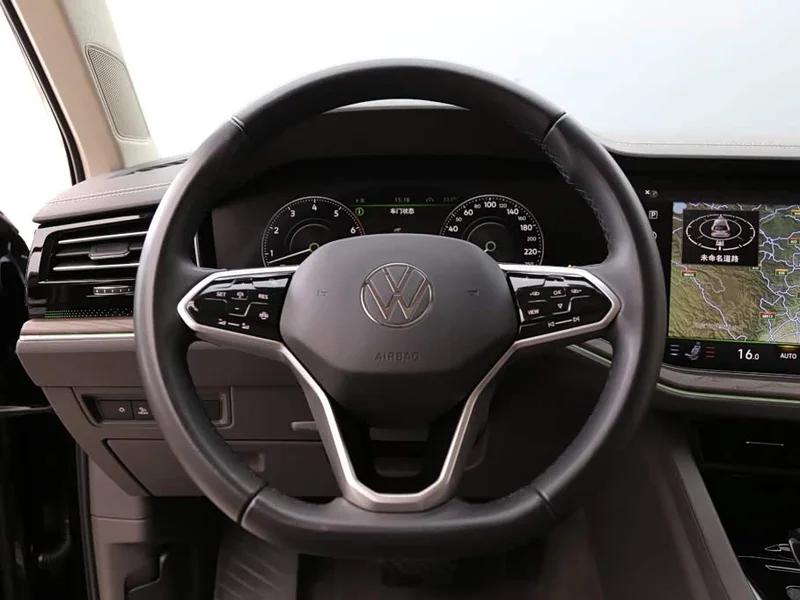 Volkswagen Touareg — фото 16