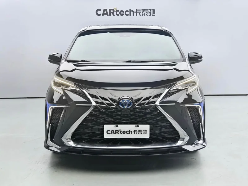 Toyota Sienna — фото 2