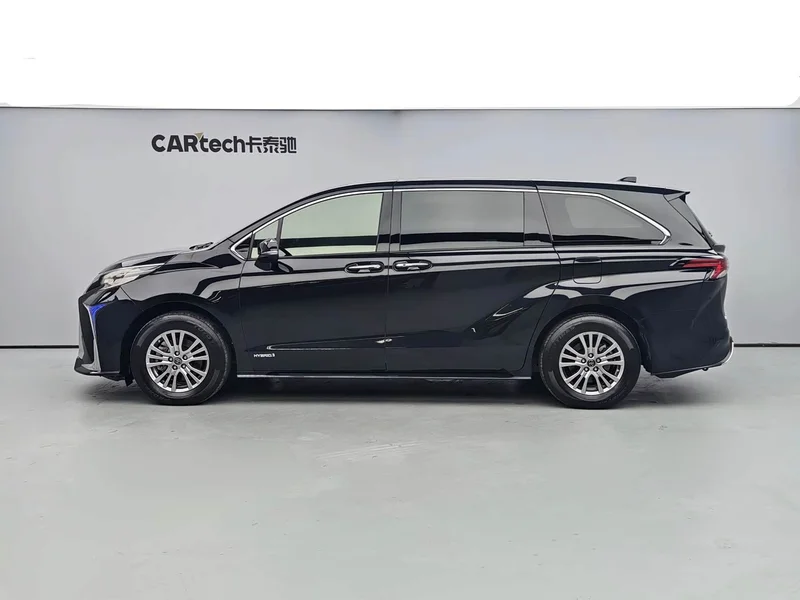Toyota Sienna — фото 3