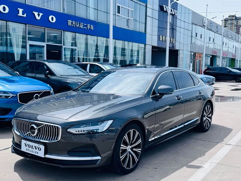 Volvo S90 — фото 1