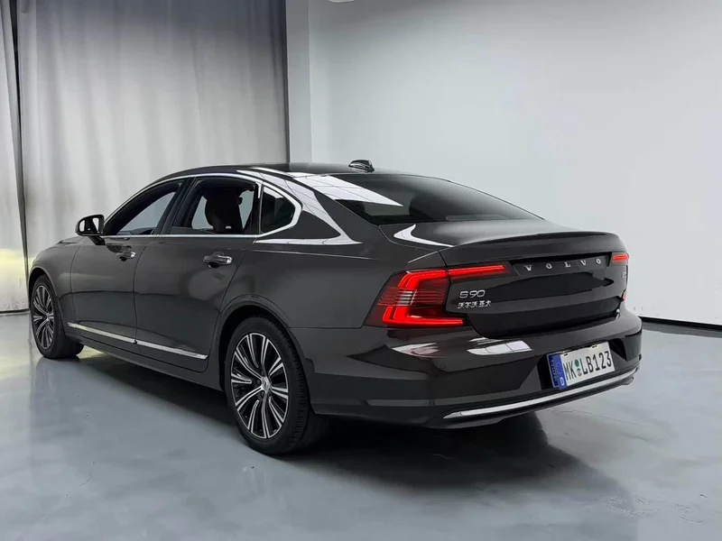 Volvo S90 — фото 11