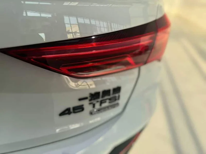 Audi Q3 Sportback — фото 16
