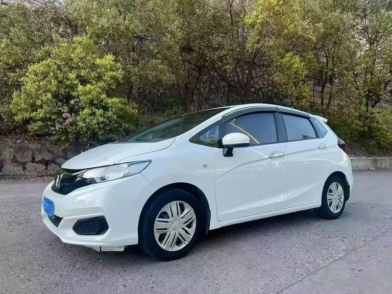 Honda Fit — фото 1